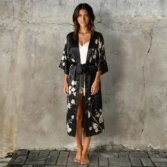 Alternative view of Kimono Black with Magnolias